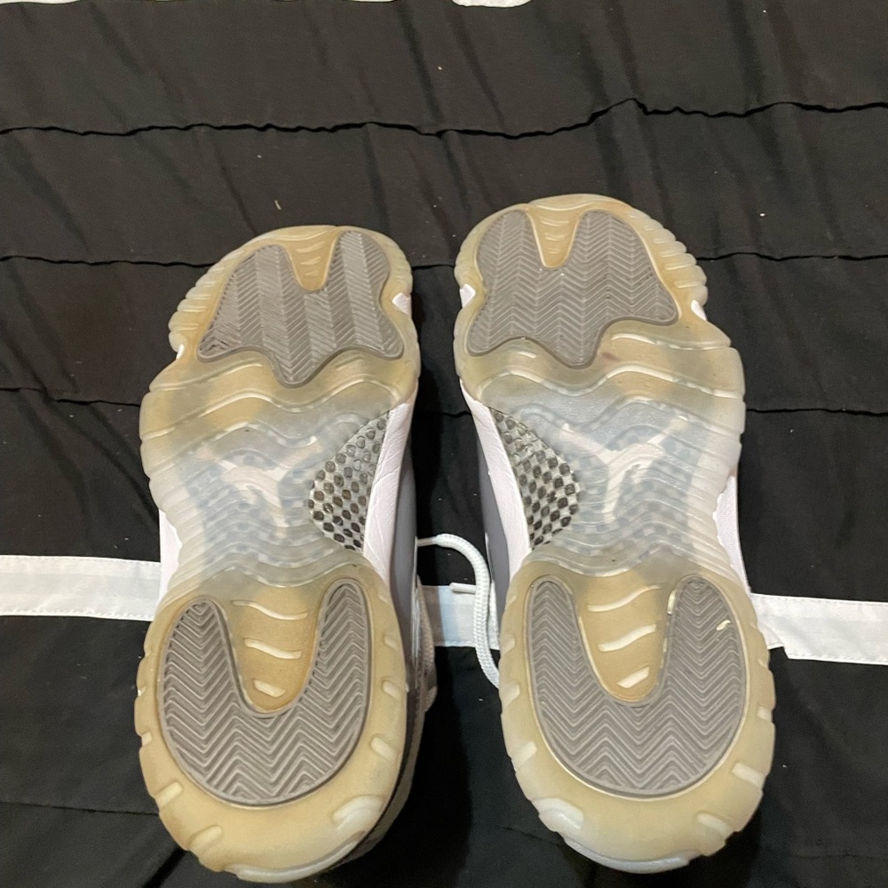 Jordan 11 cool grey mid
